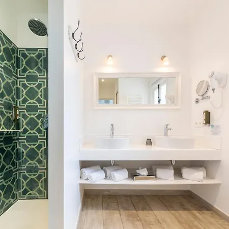 Les Capucines Saint Tropez ホテル