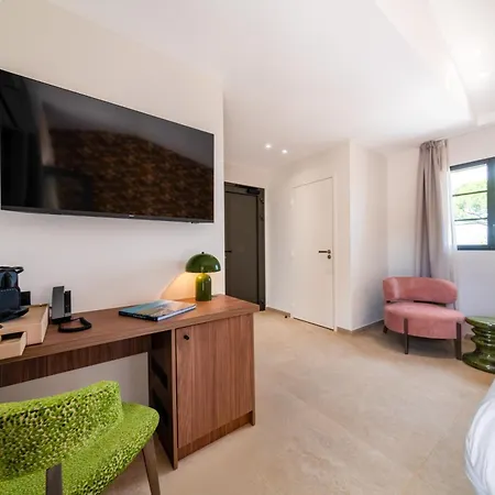מלון Capucines Hotel Saint Tropez 4*