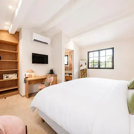 Capucines Hotel Saint Tropez 4* גאסה