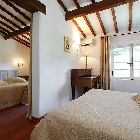 Les Capucines Saint Tropez 4* גאסה