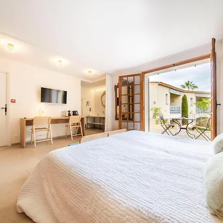 Les Capucines Saint Tropez מלון