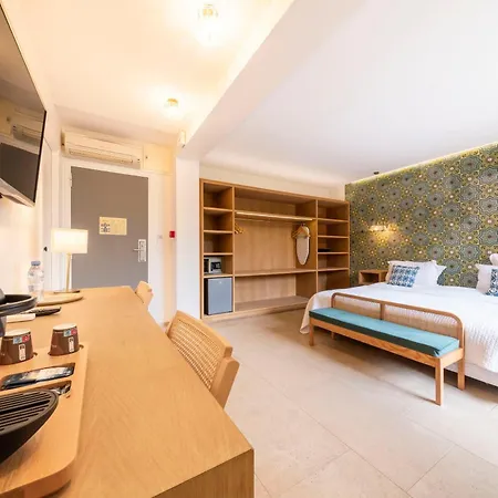 Les Capucines Saint Tropez מלון גאסה