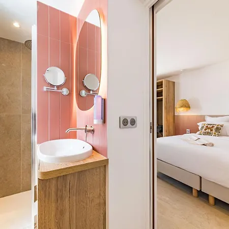 Les Capucines Saint Tropez 4* גאסה