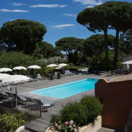 Les Capucines Saint Tropez מלון 4*