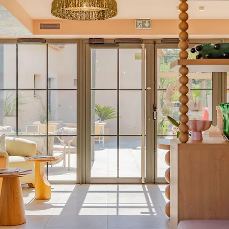 Capucines Saint Tropez ホテル 4*