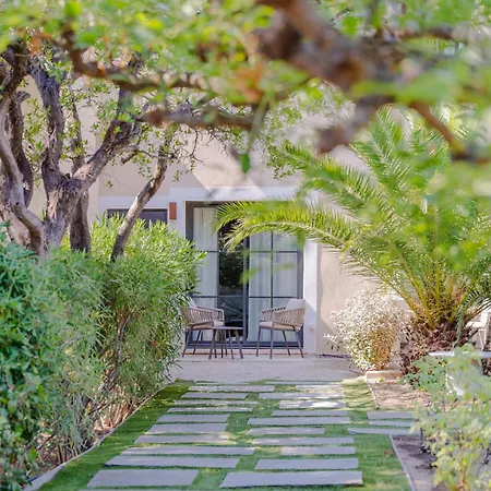ホテル Capucines Saint Tropez 4*