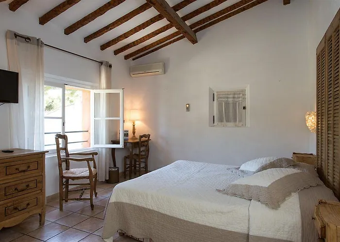 Les Capucines Saint Tropez 4* جاسّا