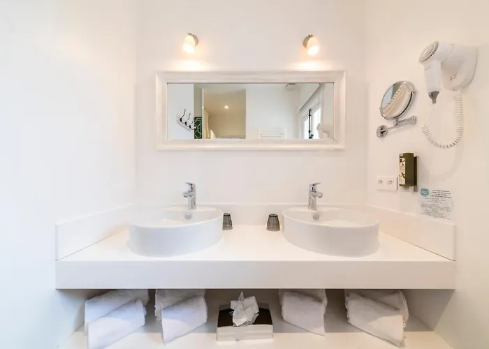 Les Capucines Saint Tropez 4* جاسّا