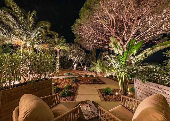 Les Capucines Saint Tropez 4* 盖辛