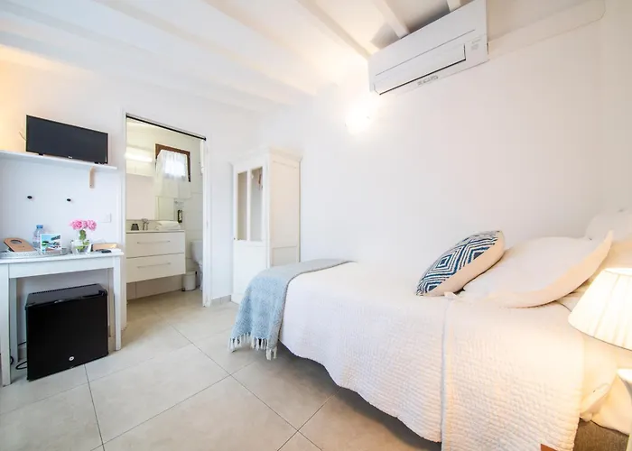 Les Capucines Saint Tropez 4* جاسّا